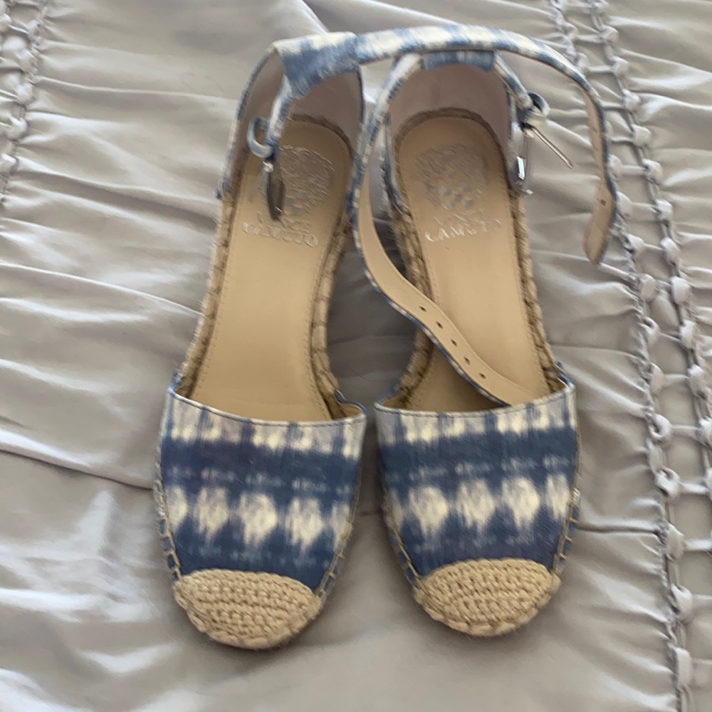 Vince Camuto blue tie dyed wedge size 6